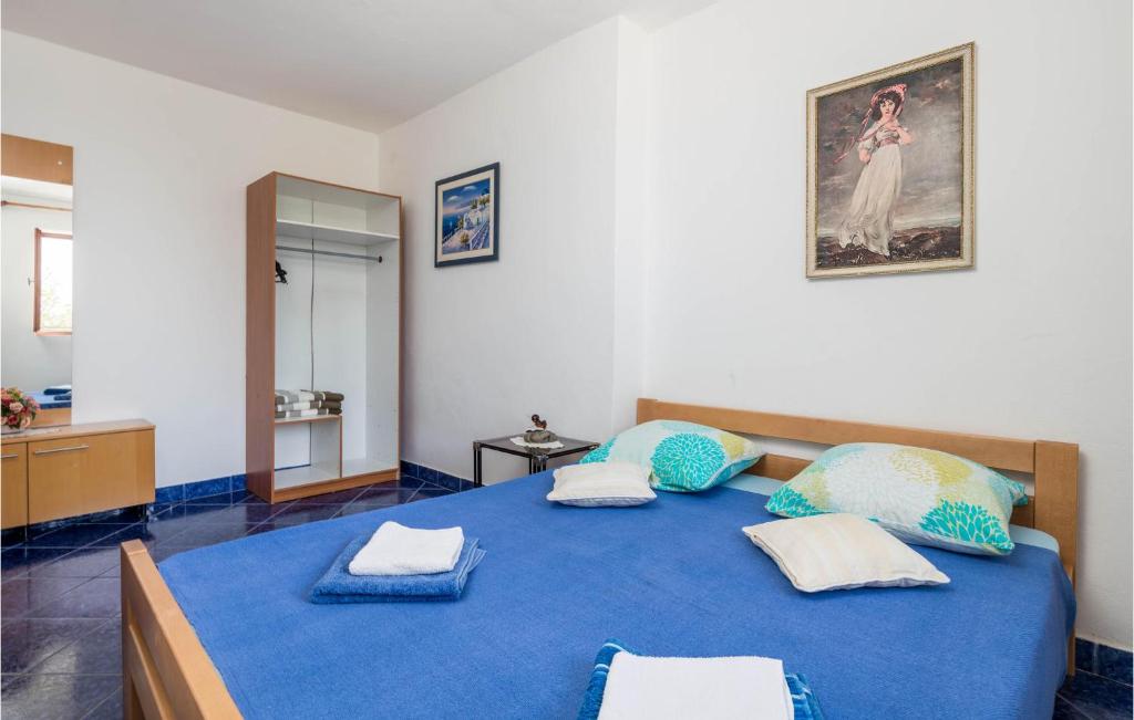 Posteľ alebo postele v izbe v ubytovaní Nice Apartment In Stinica With Wifi