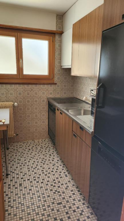 B&B St Moritz的厨房或小厨房