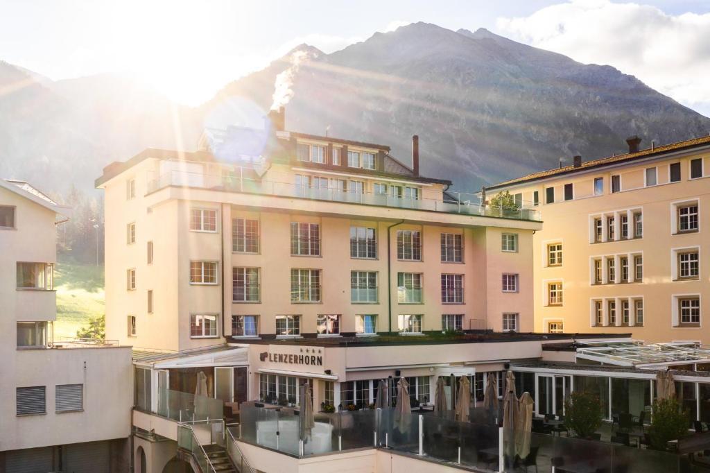 Nespecifikovaný výhled na hory nebo výhled na hory při pohledu z hotelu
