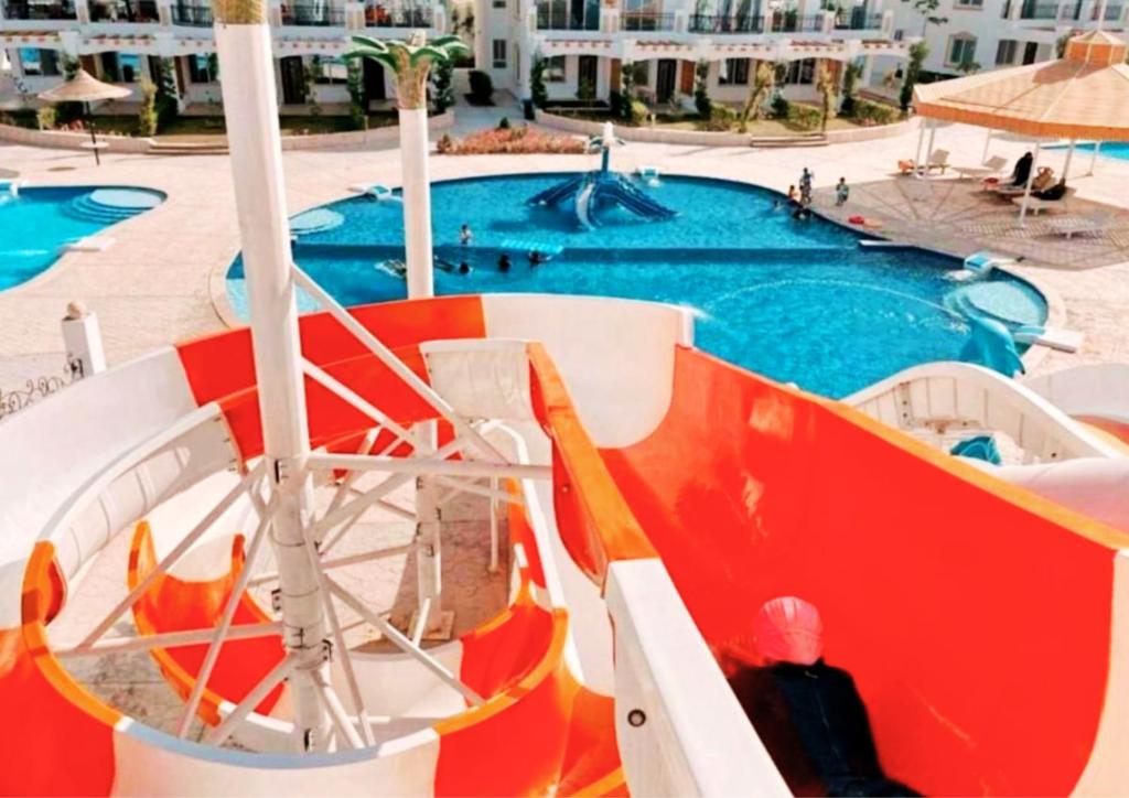Bazén v ubytování Luxury Sharm Hills Resort nebo v jeho okolí