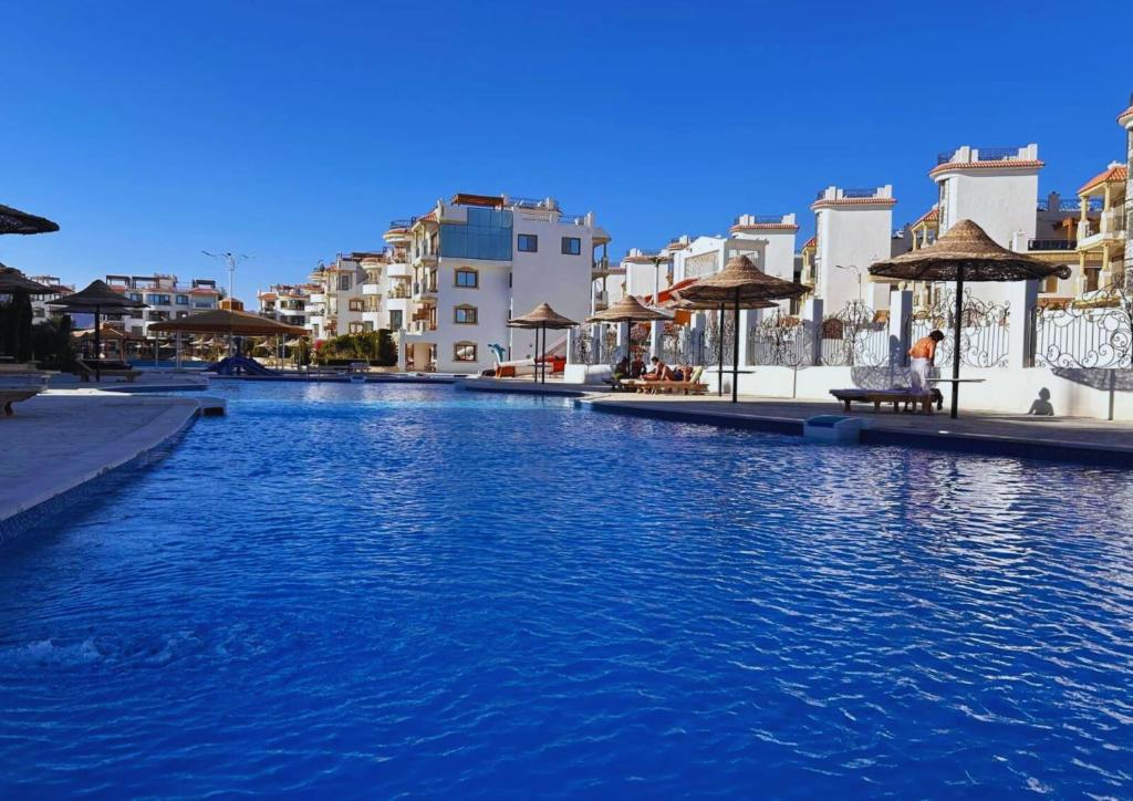 Bazén v ubytování Luxury Sharm Hills Resort nebo v jeho okolí