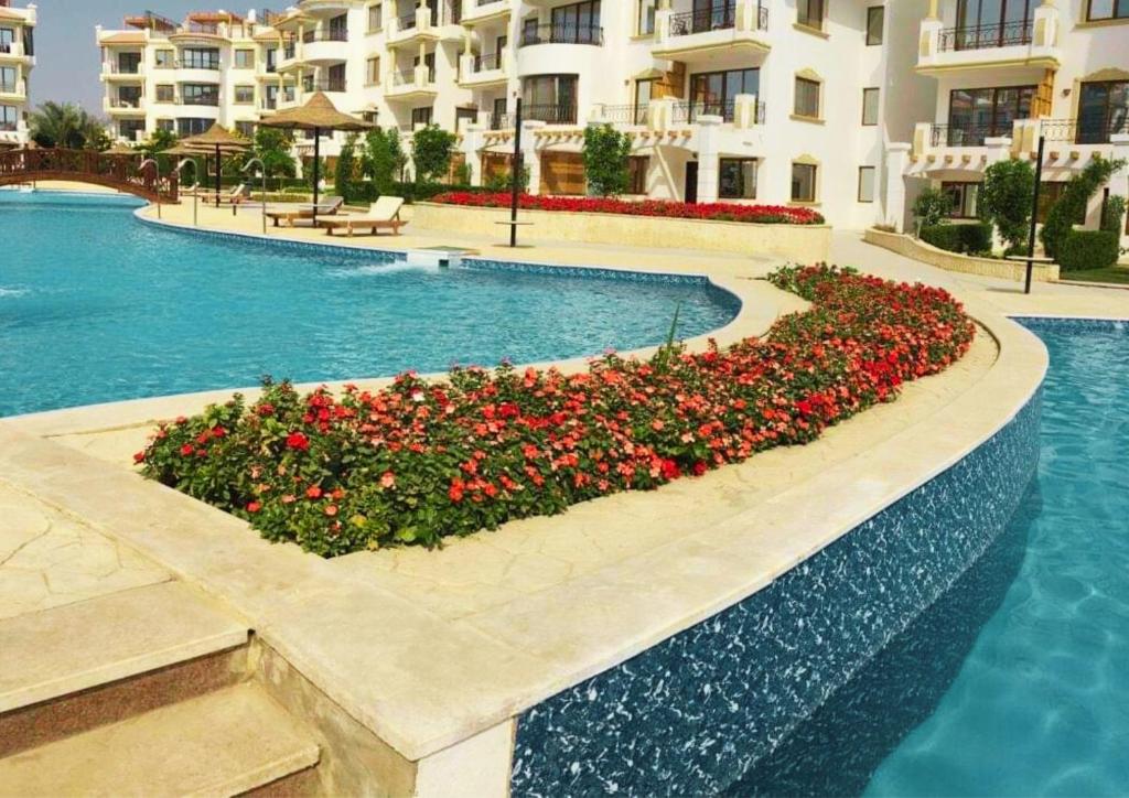 Bazén v ubytování Luxury Sharm Hills Resort nebo v jeho okolí