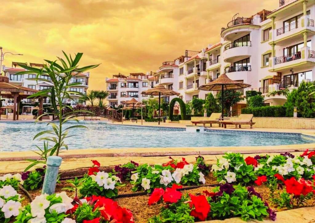 Bazén v ubytování Luxury Sharm Hills Resort nebo v jeho okolí