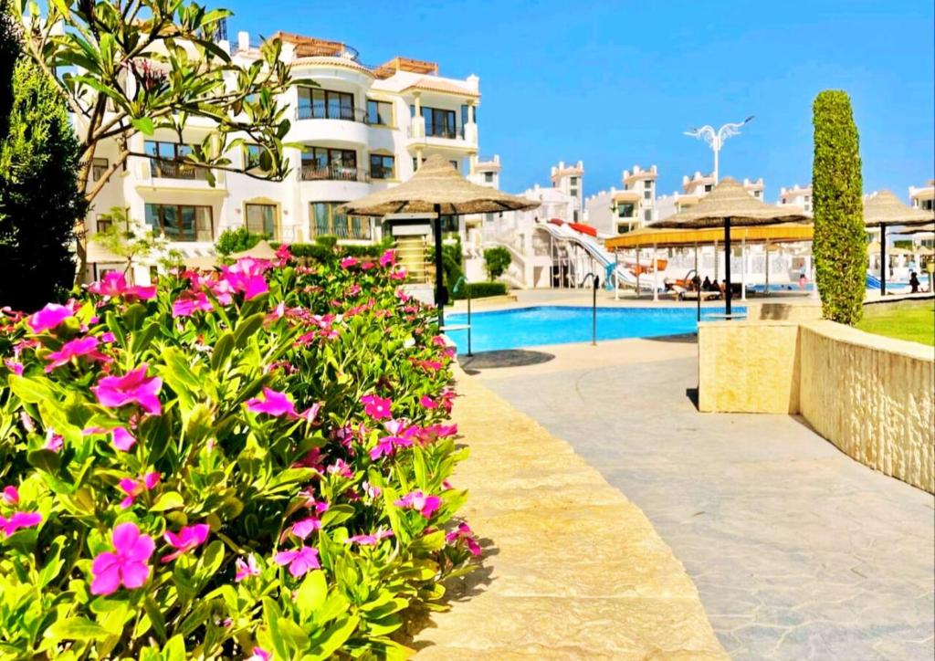 Bazén v ubytování Luxury Sharm Hills Resort nebo v jeho okolí