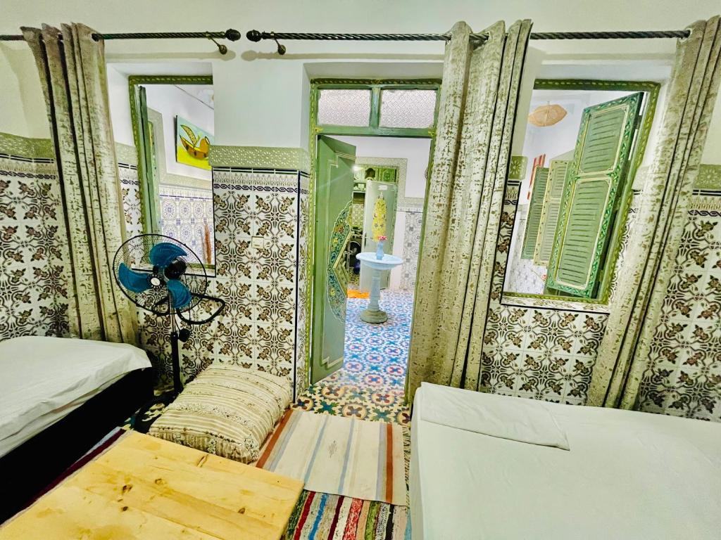 A bathroom at Riad Dar Lokman