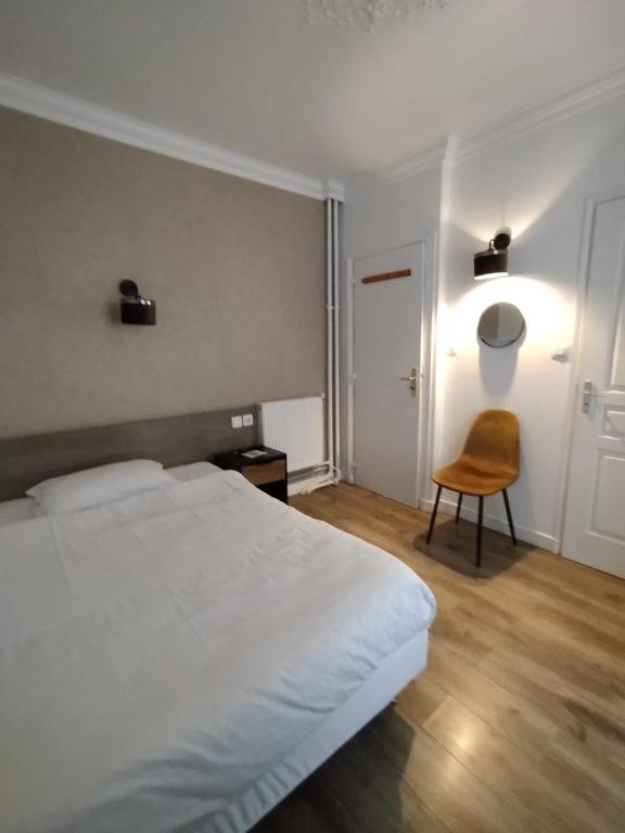 Postel nebo postele na pokoji v ubytování Hôtel Résidence Champerret