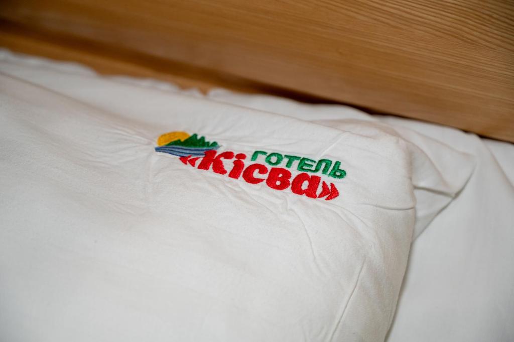 Postel nebo postele na pokoji v ubytování Kisva Hotel