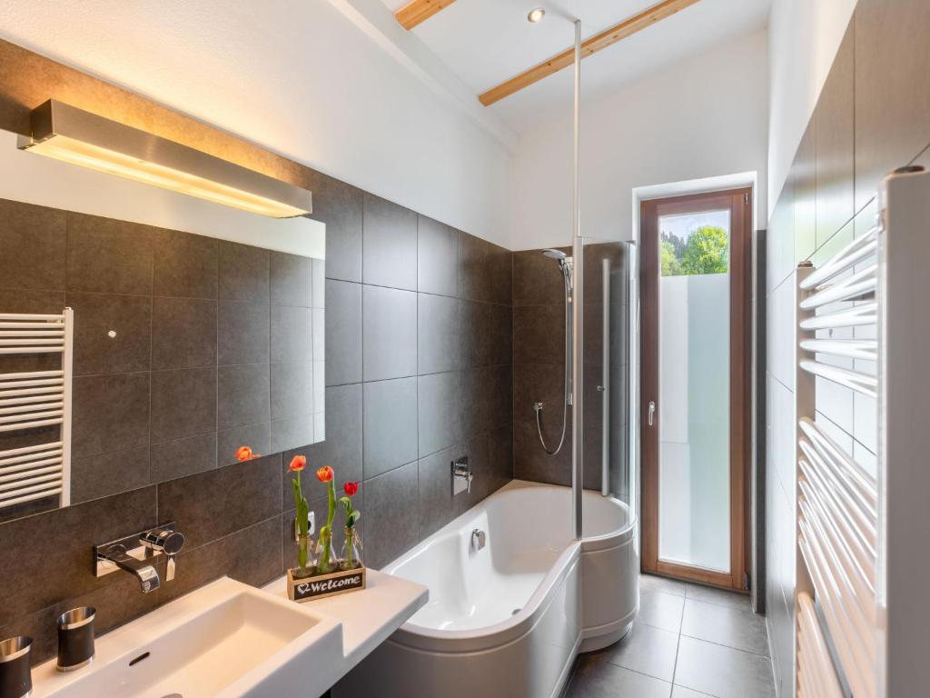 Kúpeľňa v ubytovaní Apartment Emma-5 by Interhome