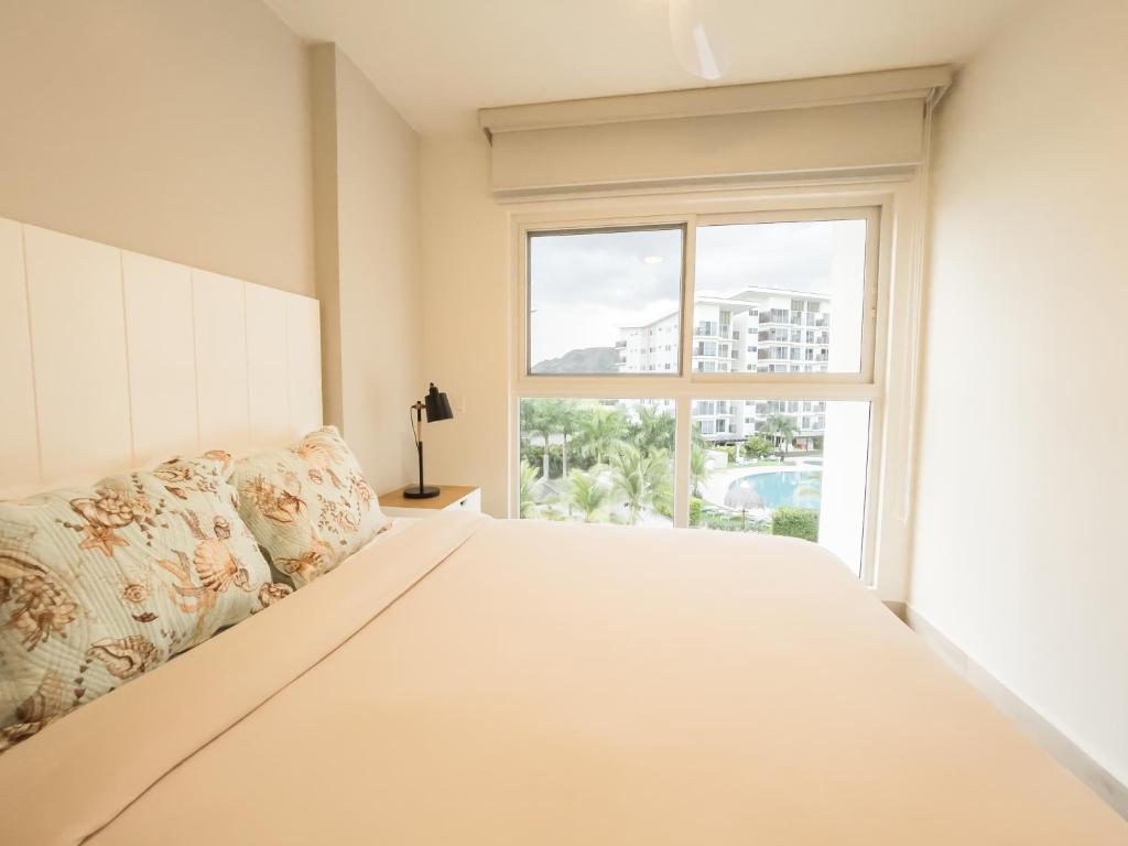Postel nebo postele na pokoji v ubytování Ventanas del Mar by Playa Caracol 3 Habitaciones
