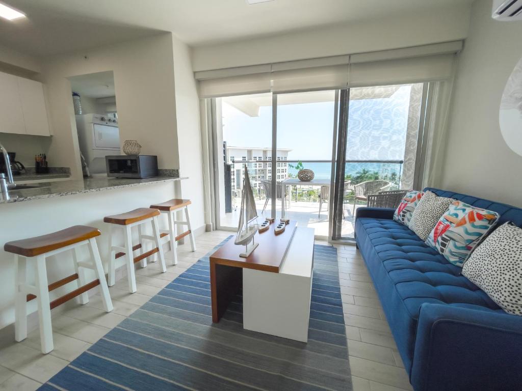 Posezení v ubytování Ventanas del Mar by Playa Caracol 3 Habitaciones