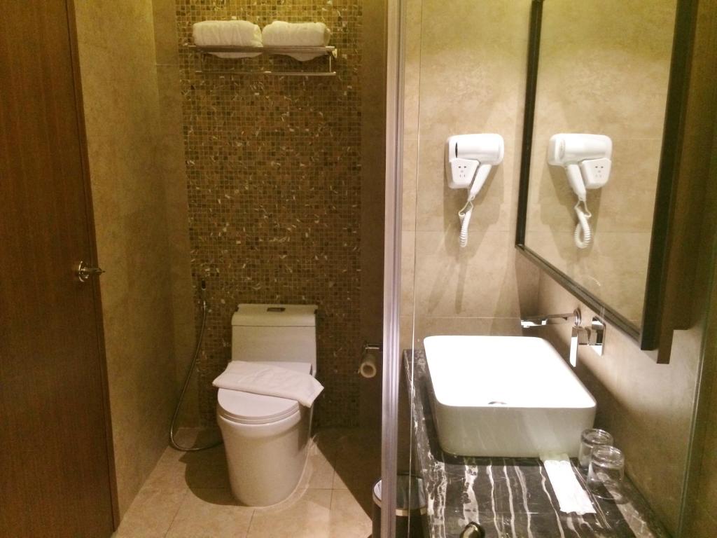 Un baño de ESKA Hotel