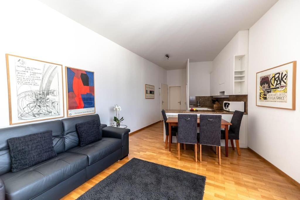 Χώρος καθιστικού στο Charming 1BR flat near lake - FB1