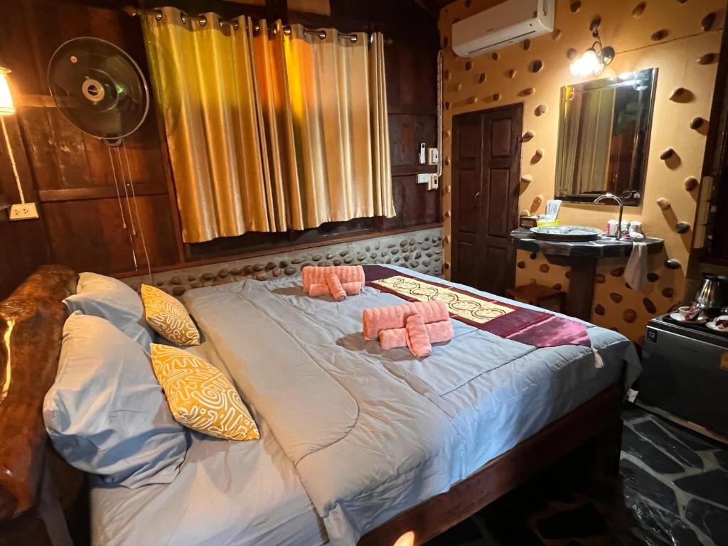 Riverside Retreat Sukhothai Guest House - 1