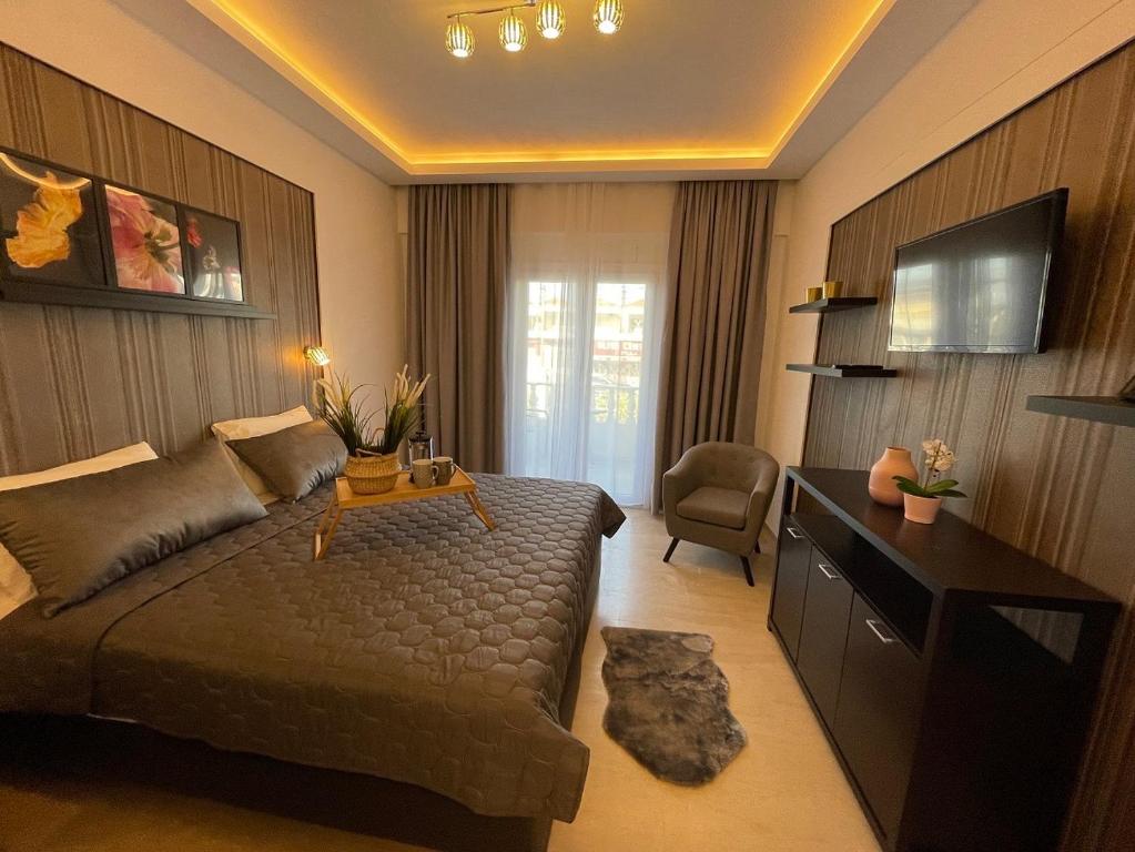 A bed or beds in a room at Hotel Valerios