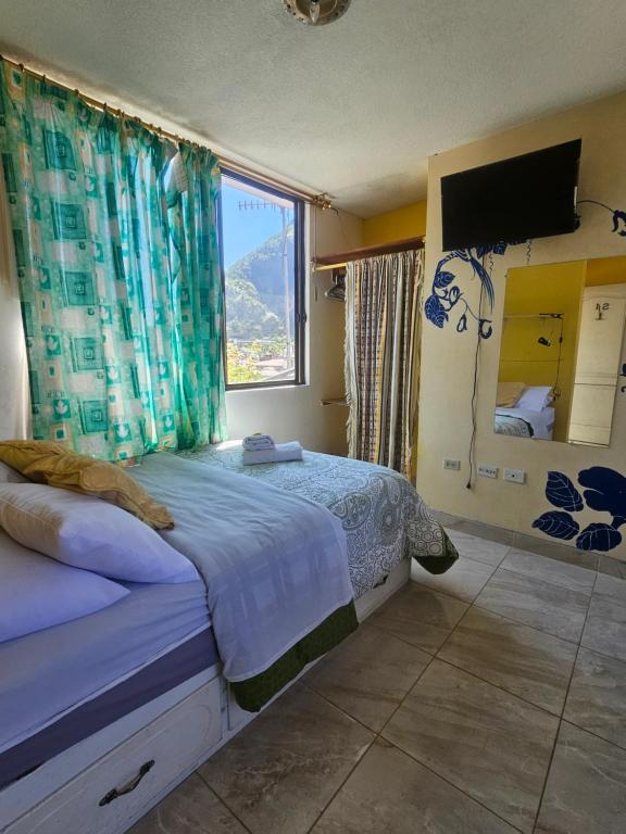 Ένα ή περισσότερα κρεβάτια σε δωμάτιο στο Mayra's Apartments and Spanish School