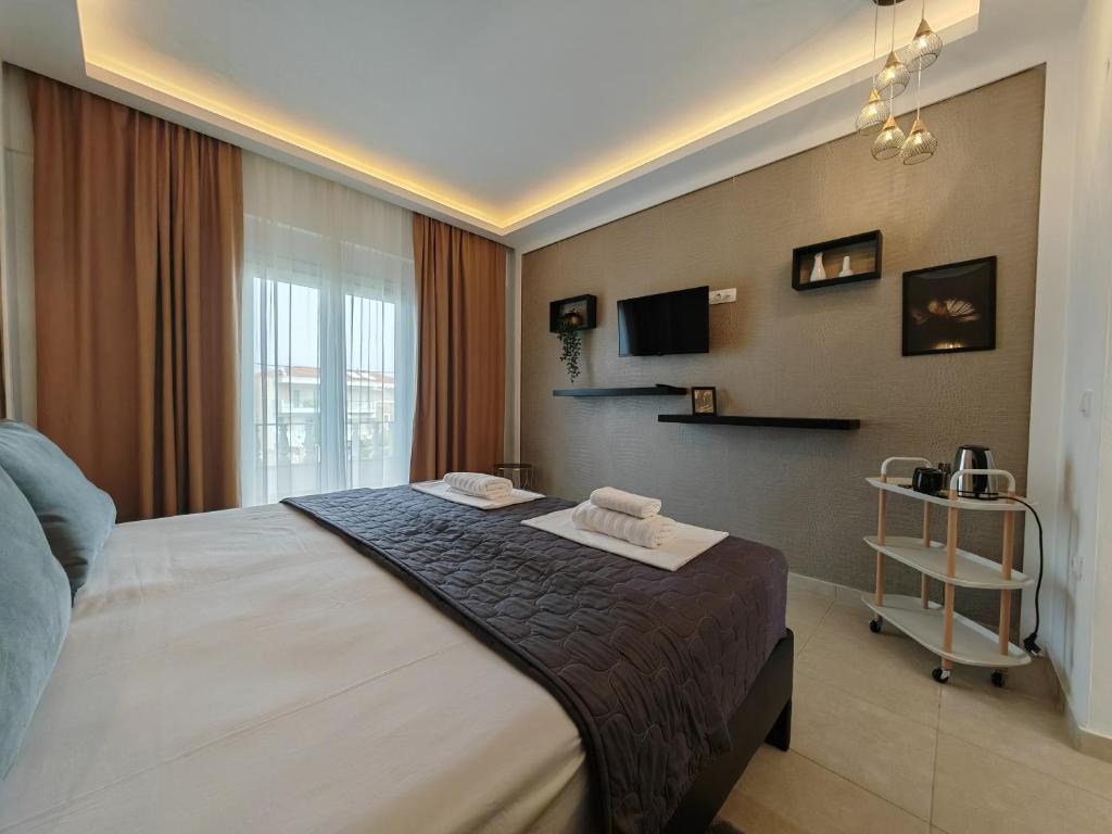 A television and/or entertainment centre at Hotel Valerios