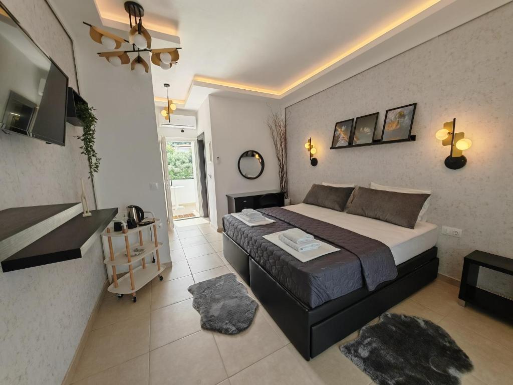 A bed or beds in a room at Hotel Valerios