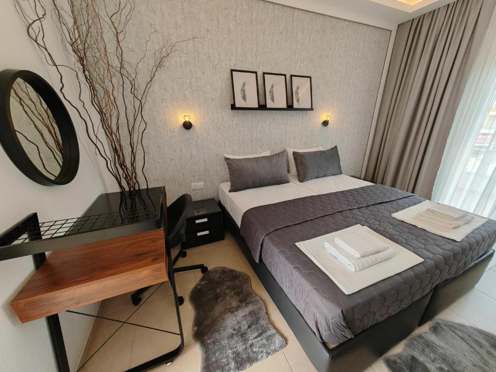 A bed or beds in a room at Hotel Valerios