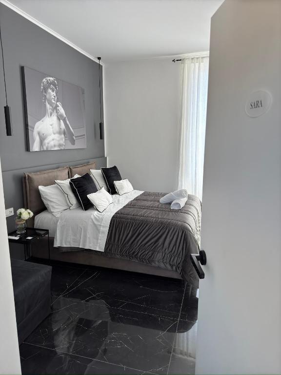 a bedroom with a large bed and a window at Bonheur Luxury Rooms in Ercolano