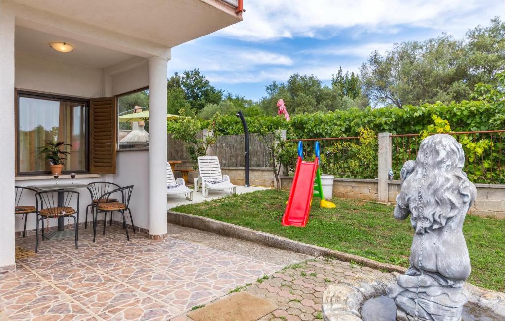 1 Bedroom Gorgeous Apartment In Marcana