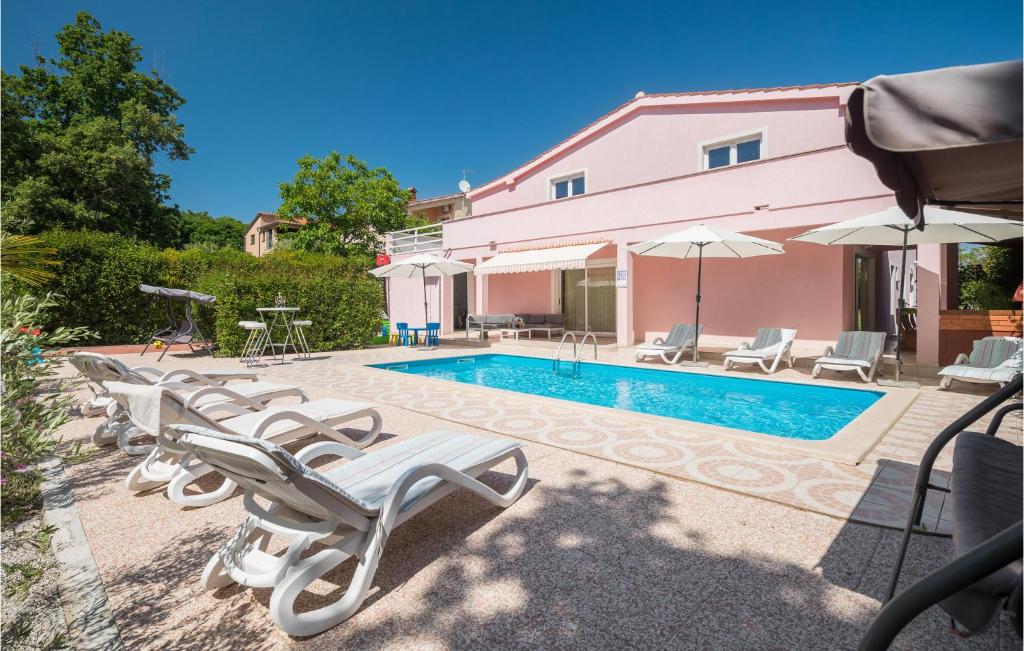 Awesome Home In Porec