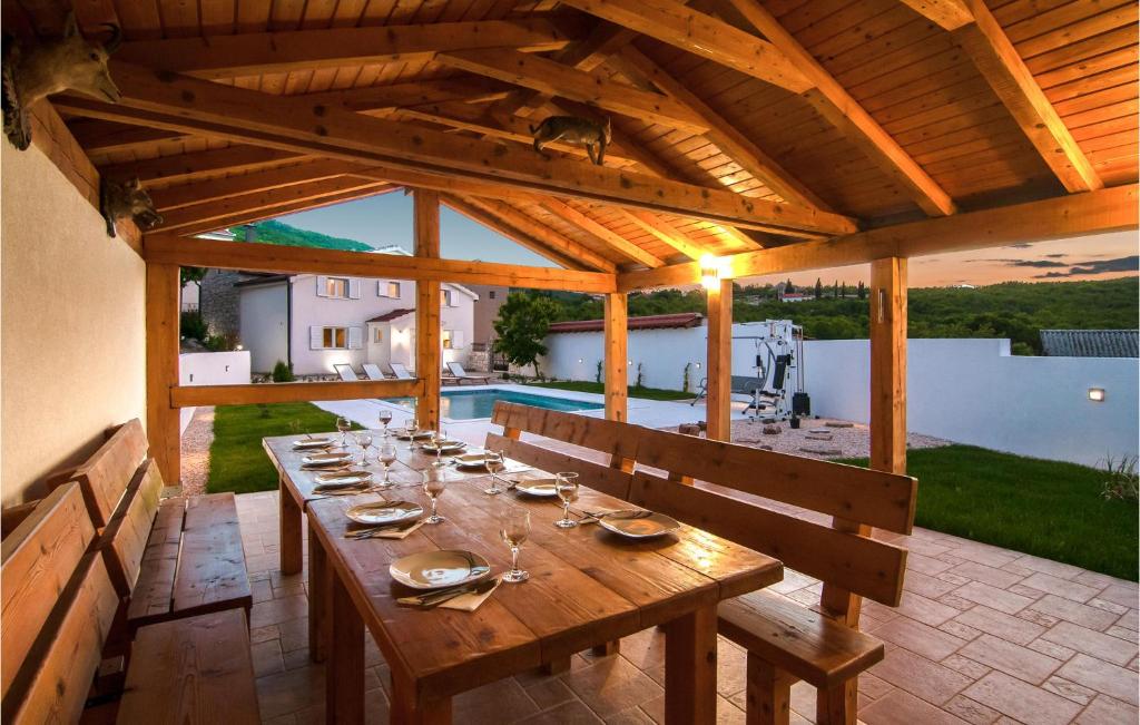 Amazing Home In Slivno