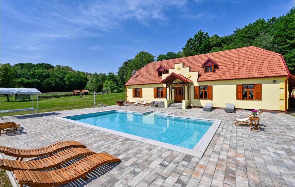 Bazén v ubytování Stunning Home In Konjscina nebo v jeho okolí
