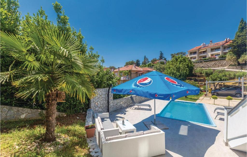 Basen w obiekcie 2 Bedroom Stunning Apartment In Krk lub w pobliżu