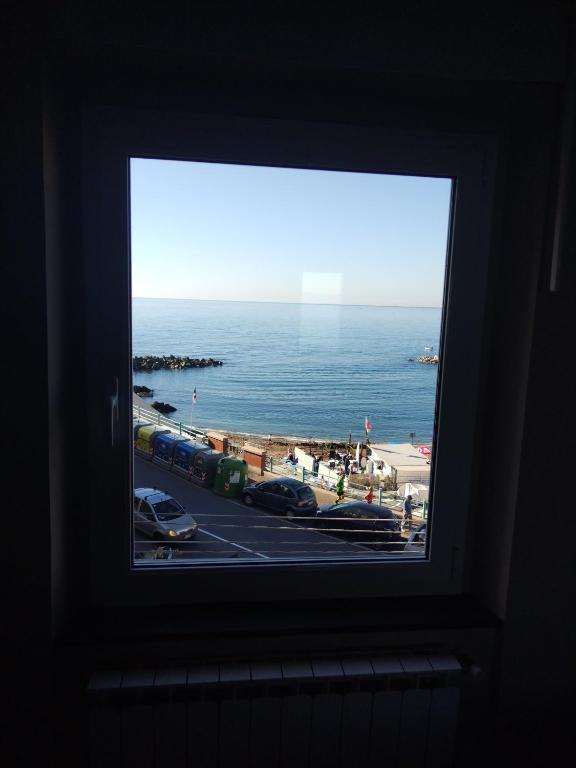 Vue générale sur la mer ou vue sur la mer prise depuis l'appartement