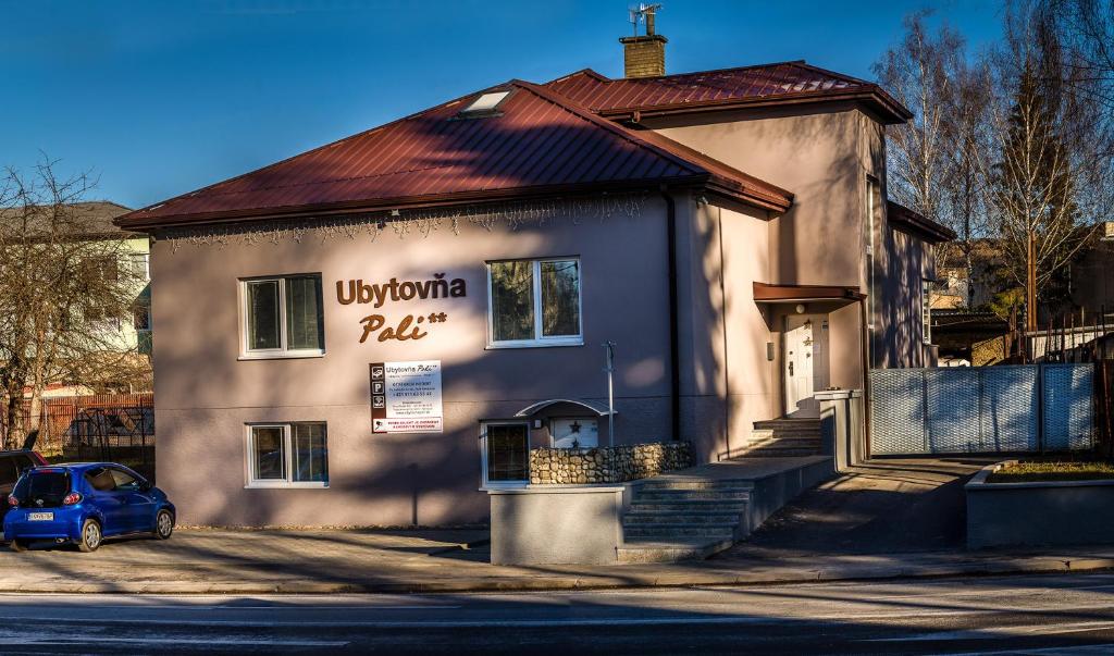 a building with a car parked in front of it at Ubytovňa Pali in Kežmarok