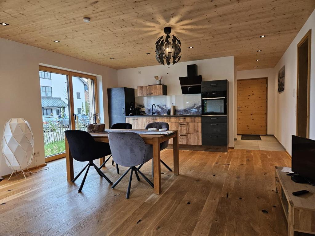 Köök või kööginurk majutusasutuses Stylische Fewo in Bestlage in neugebautem Holzhaus mit Oberstaufen Plus