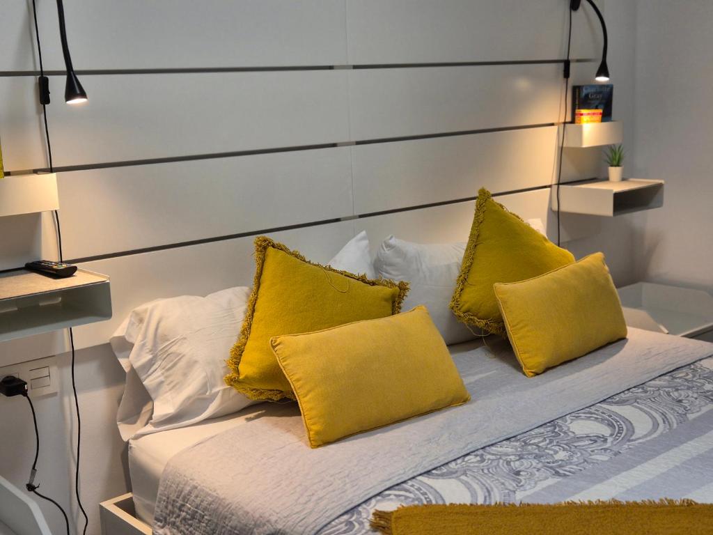 Postel nebo postele na pokoji v ubytování White Suite Deluxe