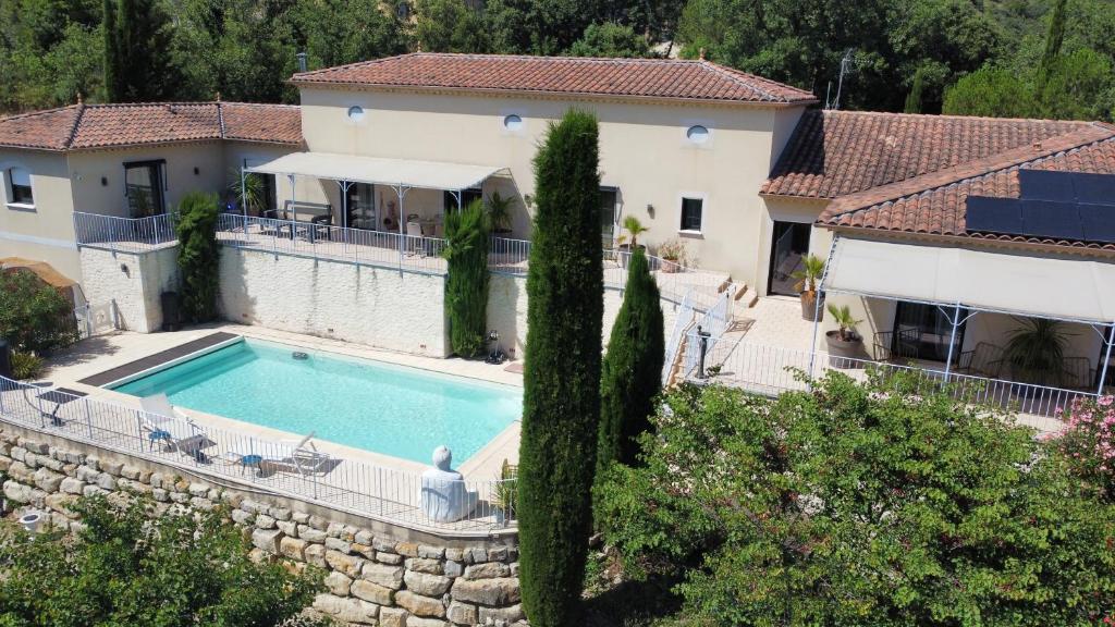 Bazén v ubytování Bastide Saint-Thomé nebo v jeho okolí