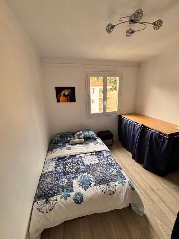 Un ou plusieurs lits dans un hébergement de l'établissement Spacieux/paisible 5 pièces en plein coeur de Nice