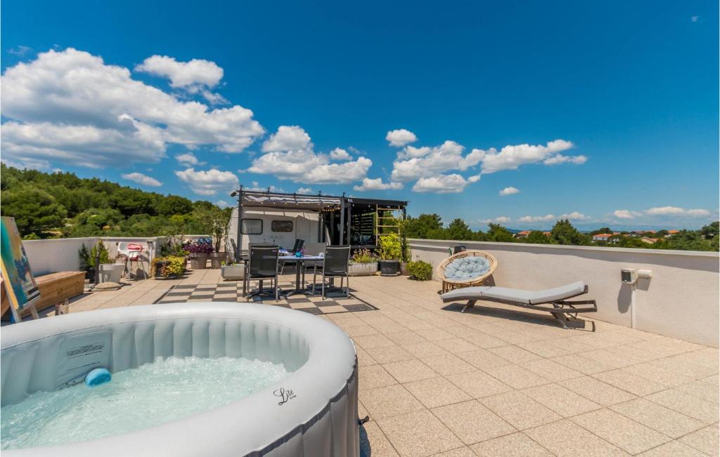 Bazén v ubytovaní Pet Friendly Home In Drage With Wifi alebo v jeho blízkosti