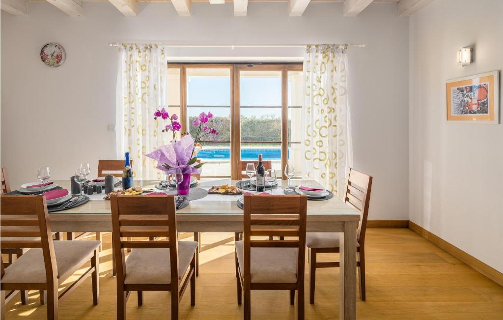 Zdjęcie z galerii obiektu Pet Friendly Home In Barban With Sauna w mieście Barban