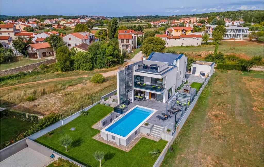 Bazén v ubytování Beautiful Home In Pomer With Wifi nebo v jeho okolí