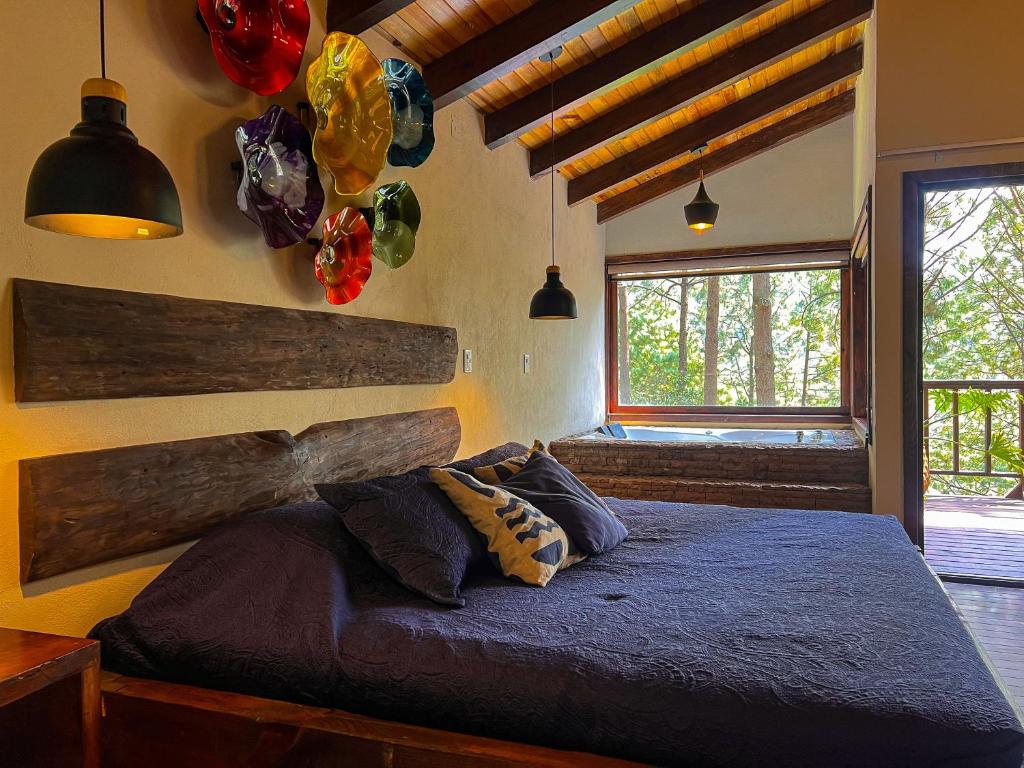 Postel nebo postele na pokoji v ubytování Cabañas Las Morenas Mazamitla
