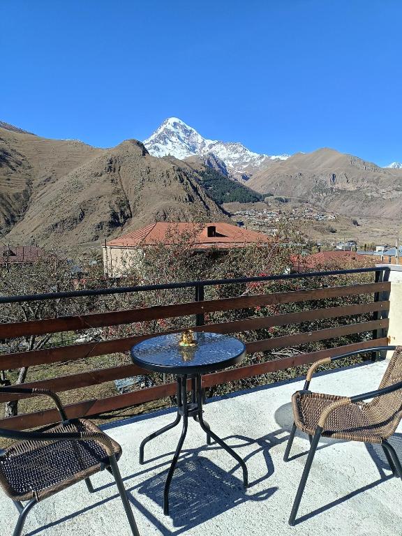 Vista general d'una muntanya o vistes d'una muntanya des de l'hostal o pensió