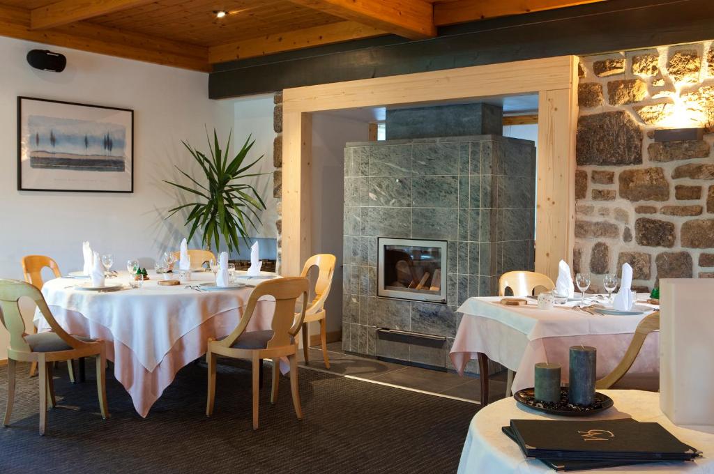 Fotografie z fotogalerie ubytování Logis Hôtel Clair Matin v destinaci Le Chambon-sur-Lignon