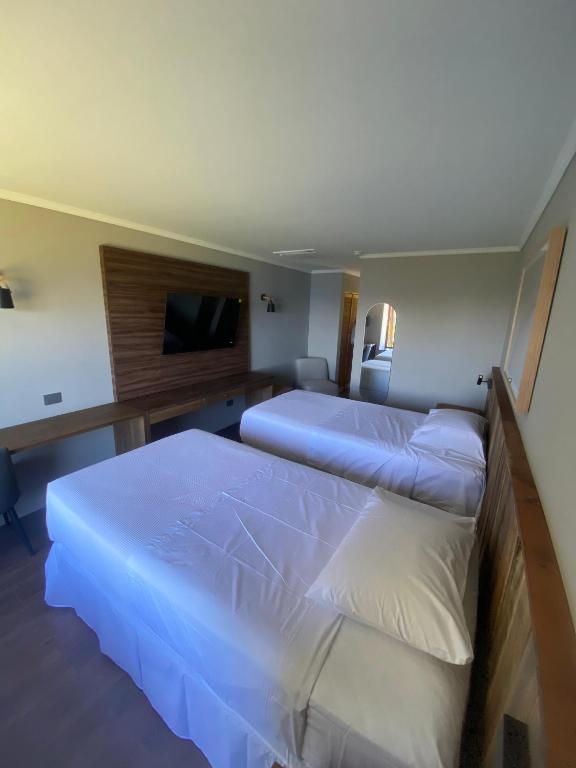 Postel nebo postele na pokoji v ubytování Cascadas Hotel