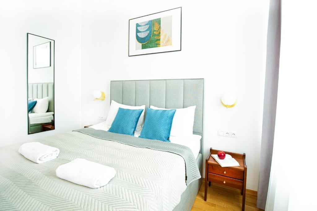 Unique Style Apartments Old Town - 25 min from the airport - by Homelike Krakow - One-Bedroom Apartment
