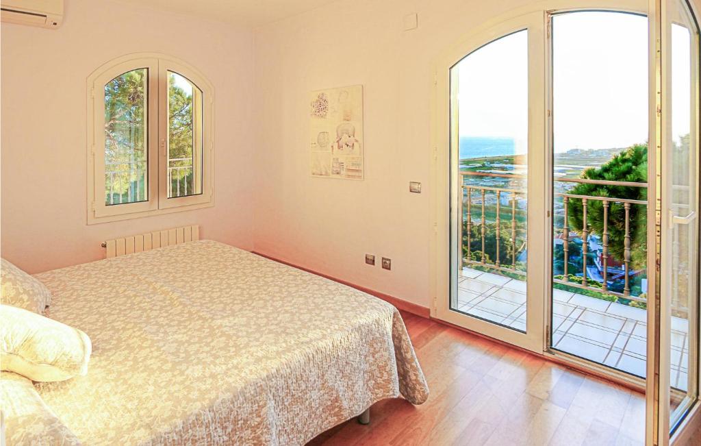 Posteľ alebo postele v izbe v ubytovaní Gorgeous Home In Santa Susanna