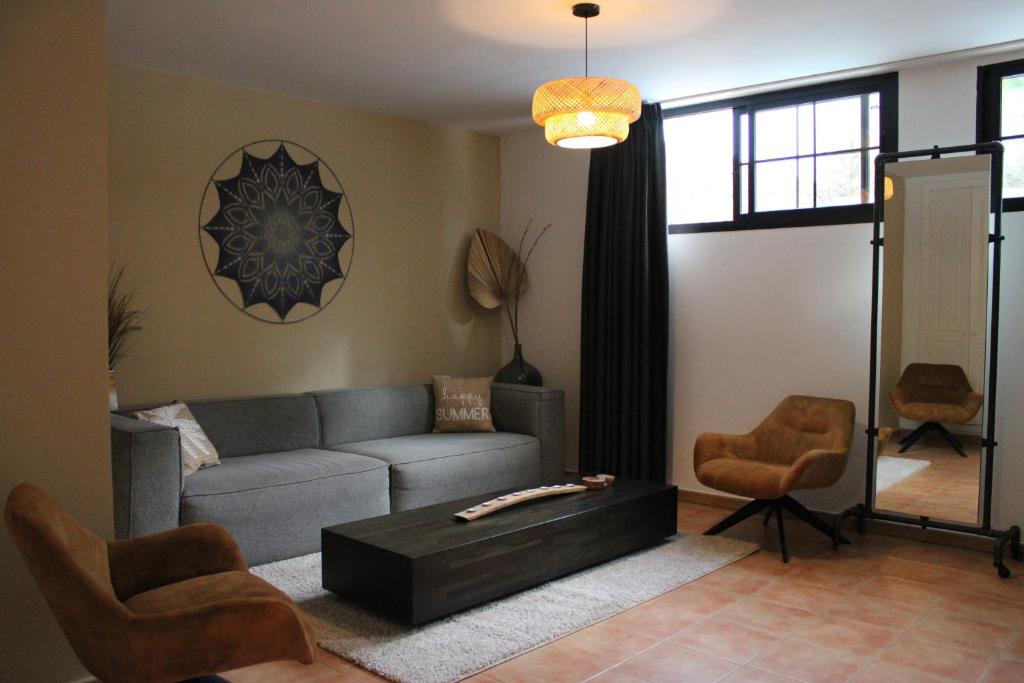 Een zitgedeelte bij Villa Casa Senna