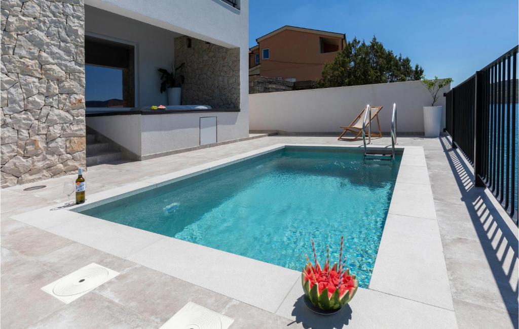 Bazén v ubytovaní Pet Friendly Home In Klek With Kitchen alebo v jeho blízkosti