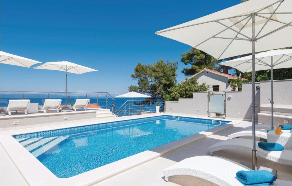 Three-Bedroom Apartment In Prigradica