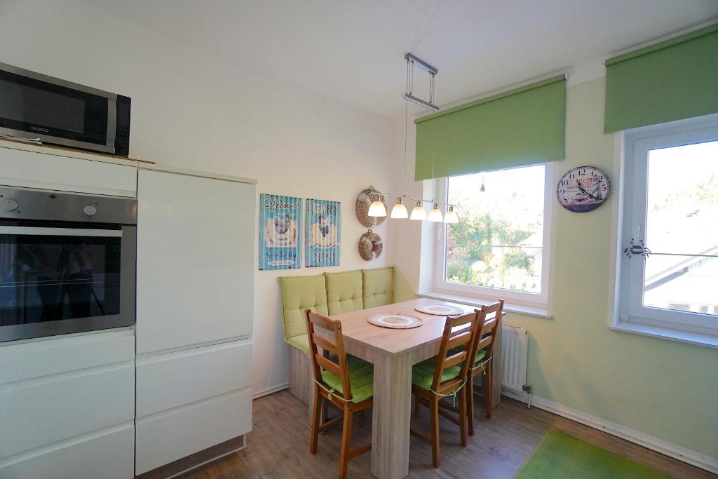 Kuchyň nebo kuchyňský kout v ubytování Ferienwohnung Krabbe in zentraler Lage von Eckernförde