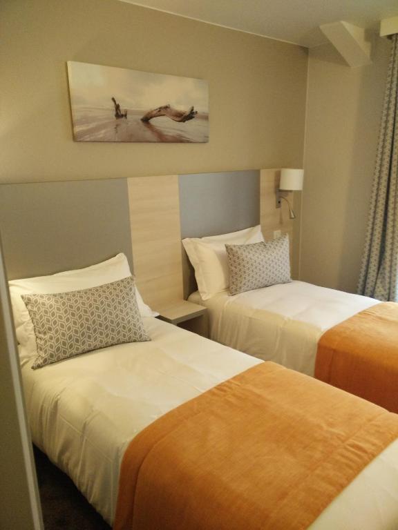 Postel nebo postele na pokoji v ubytování Hotel Du Midi