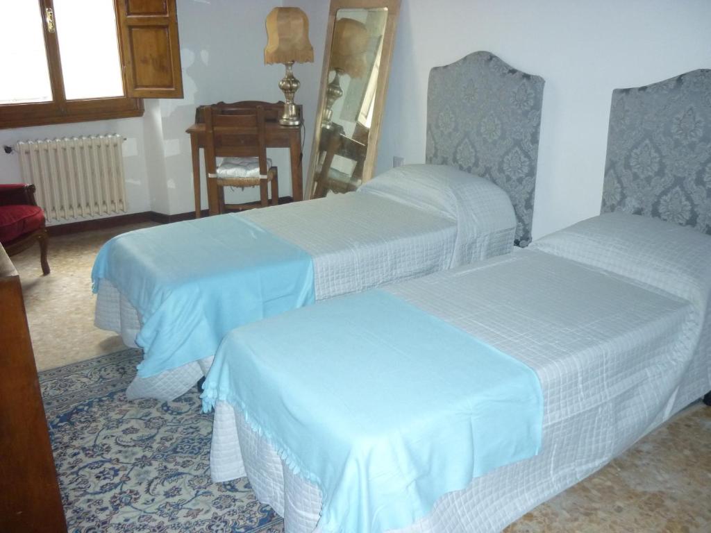 Łóżko lub łóżka w pokoju w obiekcie San Zanobi Apartment