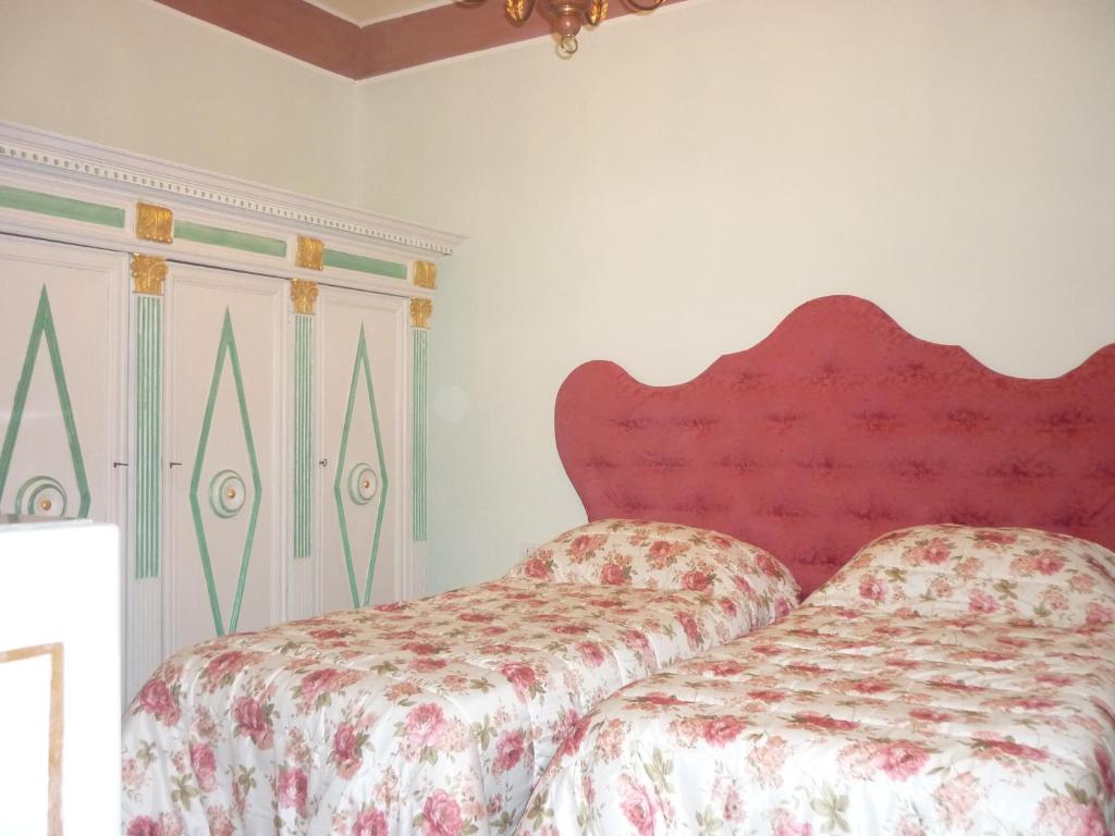 Łóżko lub łóżka w pokoju w obiekcie San Zanobi Apartment